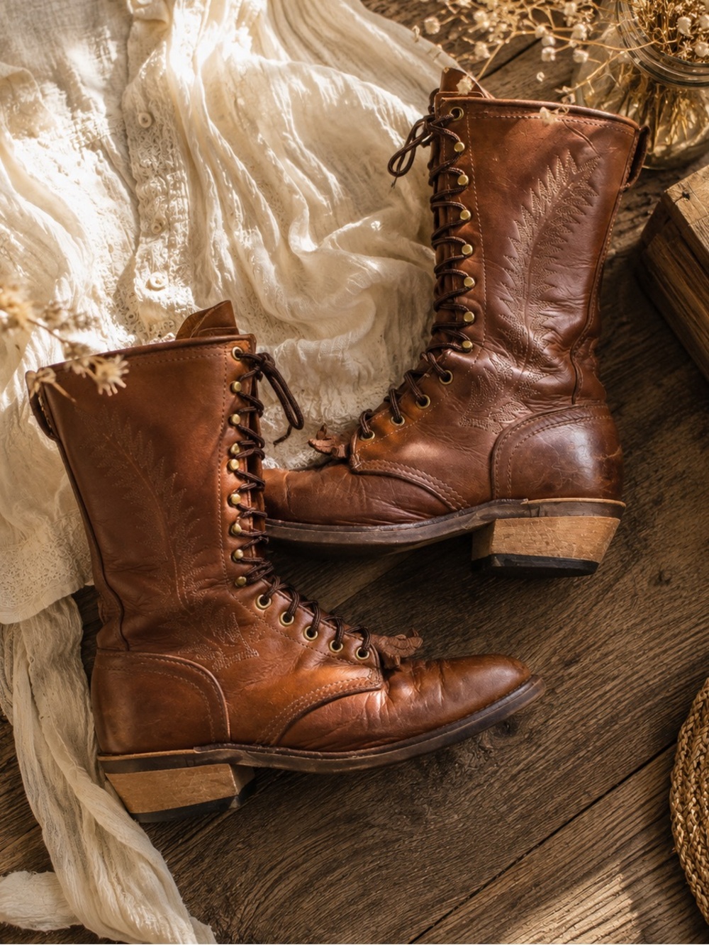 Vintage Abilene Leather Lace-Up Western Boots Tooled Feather Boho Prairie Size 8